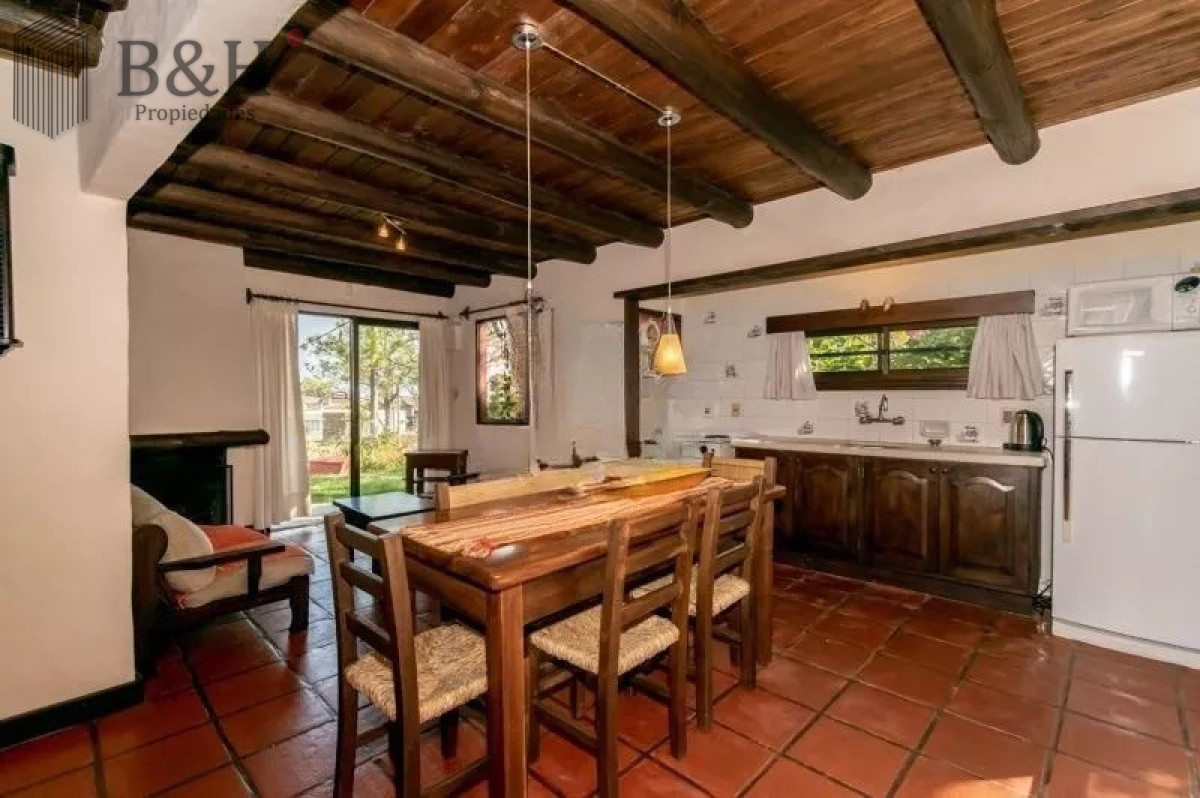 Casa ID.3887 - vende un atractivo Complejo integrado por 3 viviendas independientes