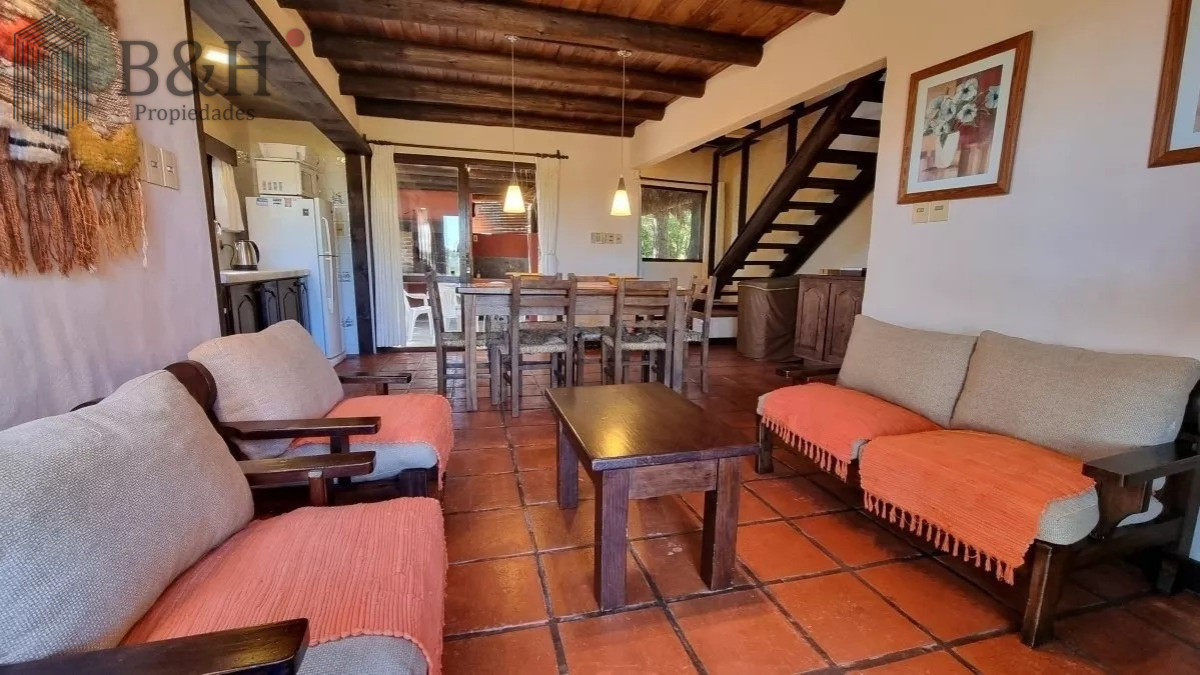 Casa ID.3887 - vende un atractivo Complejo integrado por 3 viviendas independientes