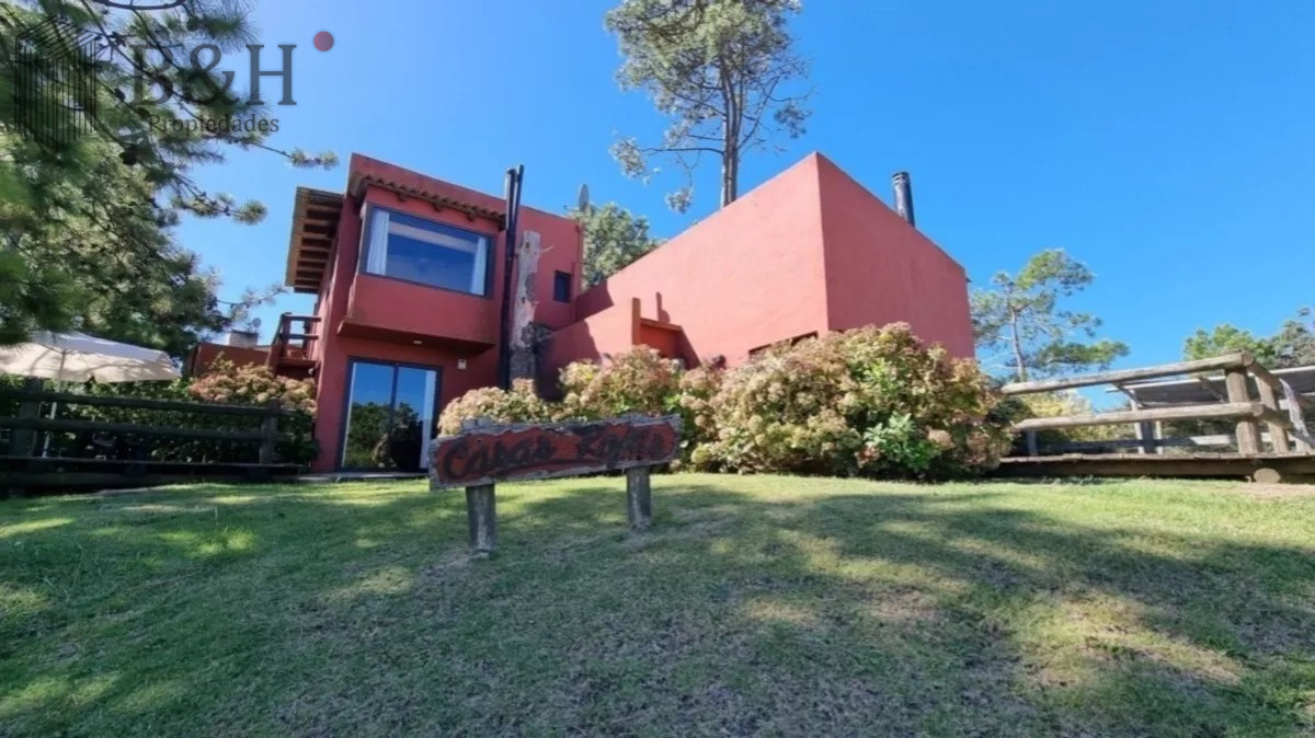 Casa ID.3887 - vende un atractivo Complejo integrado por 3 viviendas independientes