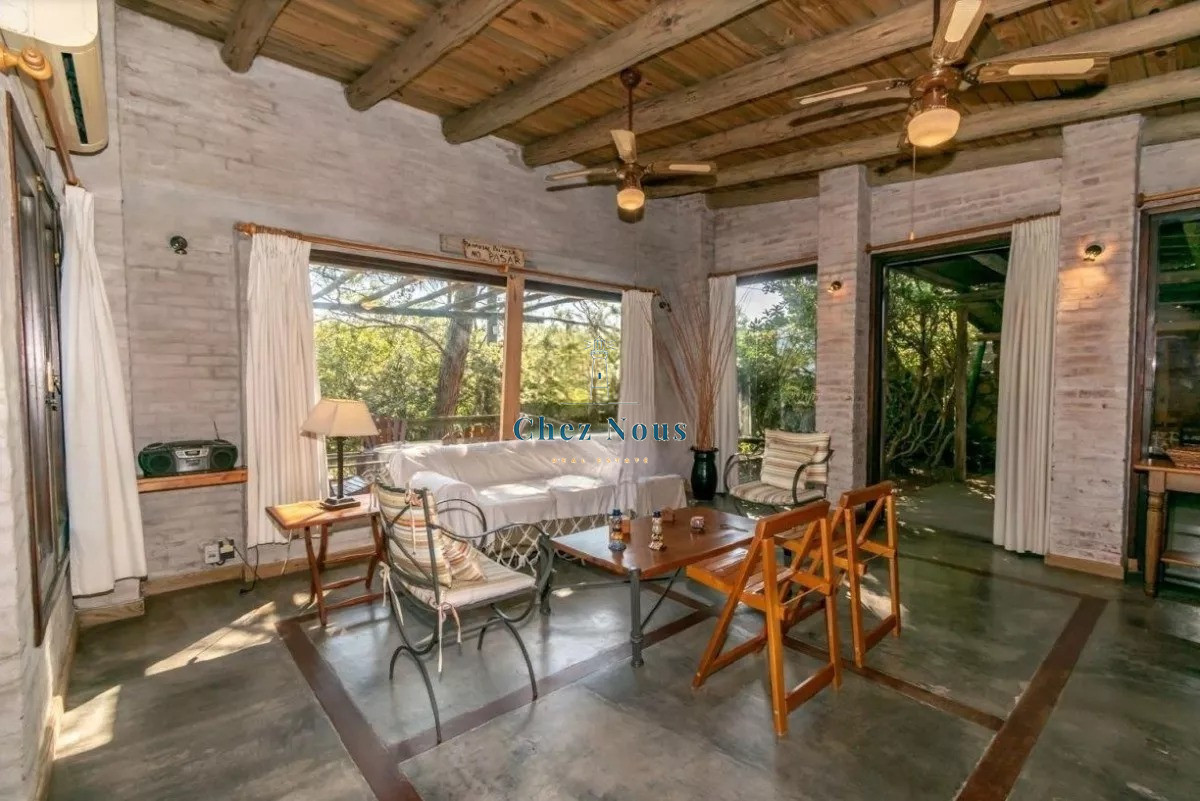 Casa ID.410 - vende un atractivo Complejo integrado por 3 viviendas independientes