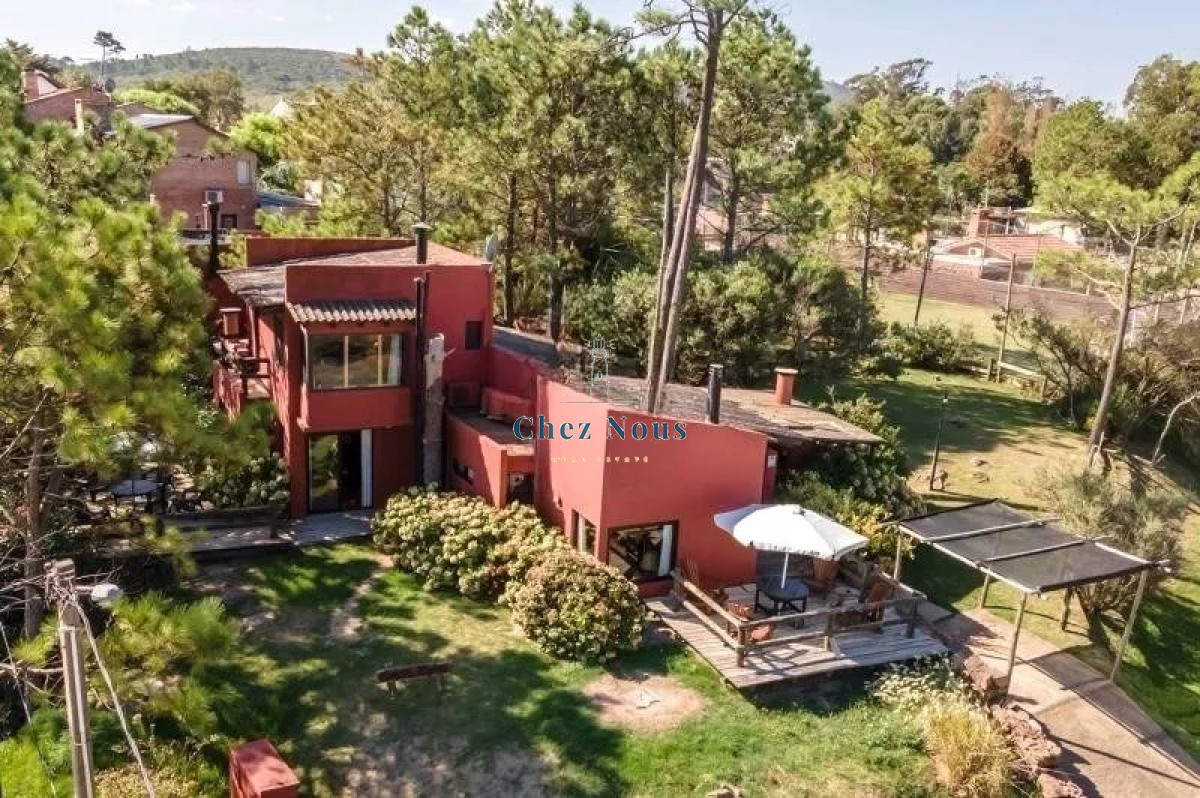 Casa ID.410 - vende un atractivo Complejo integrado por 3 viviendas independientes