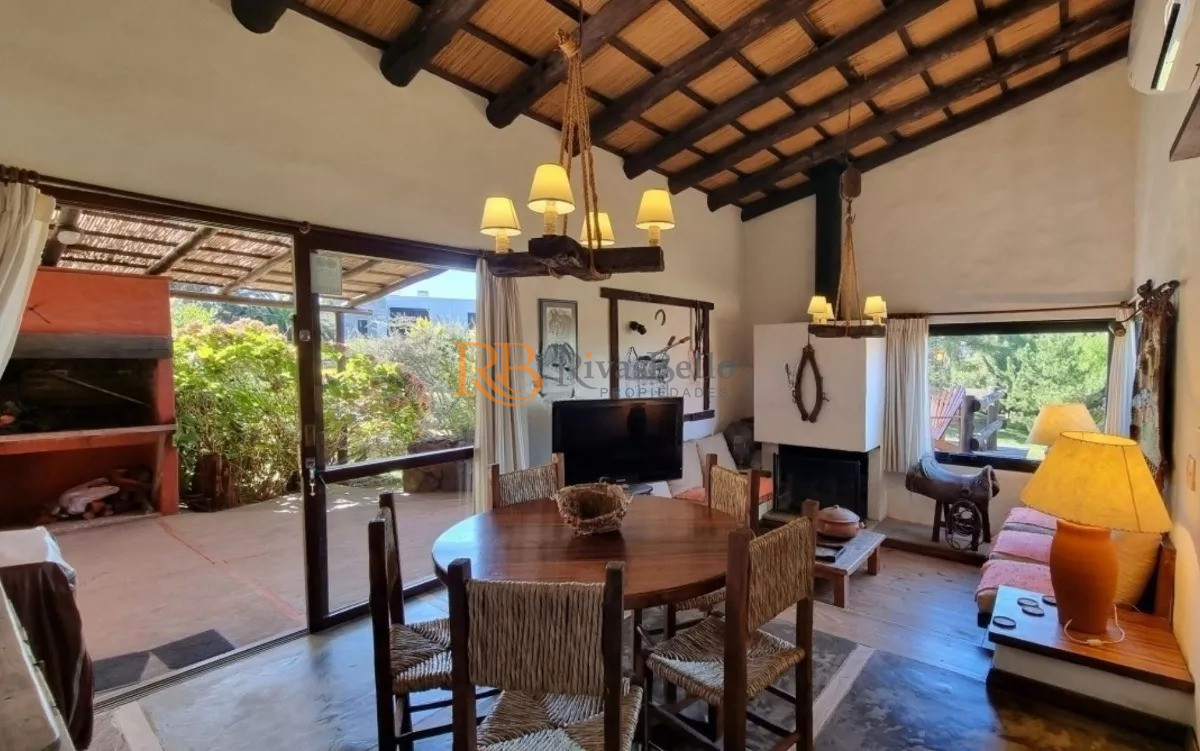 Casa ID.49 - vende un atractivo Complejo integrado por 3 viviendas independientes