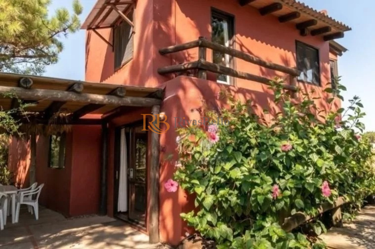 Casa ID.49 - vende un atractivo Complejo integrado por 3 viviendas independientes