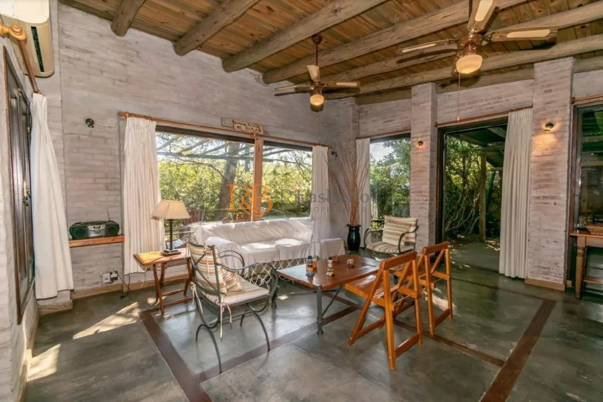 Casa ID.49 - vende un atractivo Complejo integrado por 3 viviendas independientes