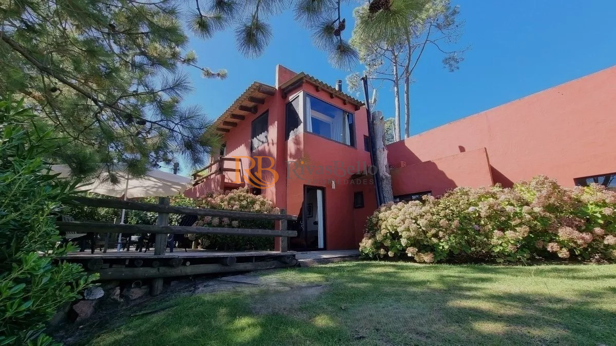 Casa ID.49 - vende un atractivo Complejo integrado por 3 viviendas independientes