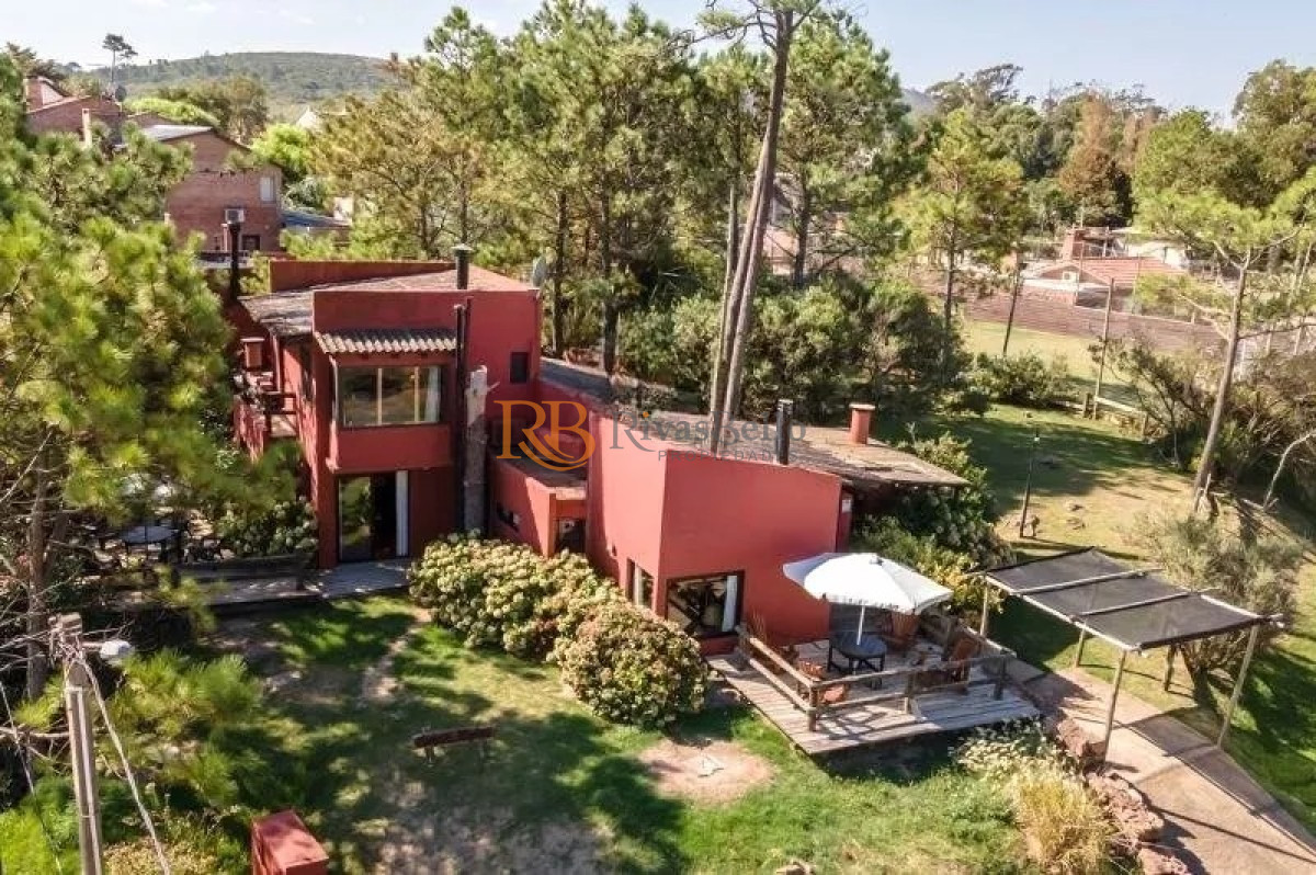 Casa ID.49 - vende un atractivo Complejo integrado por 3 viviendas independientes