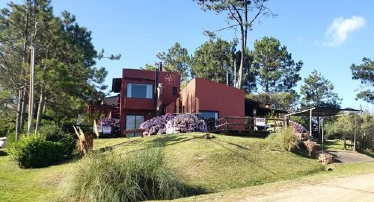 Casa ID.53 - Venta de Complejo integrado por 3 viviendas independientes