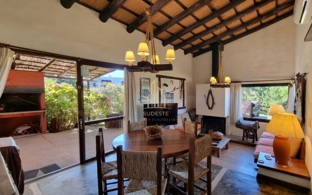 Casa ID.53 - Venta de Complejo integrado por 3 viviendas independientes