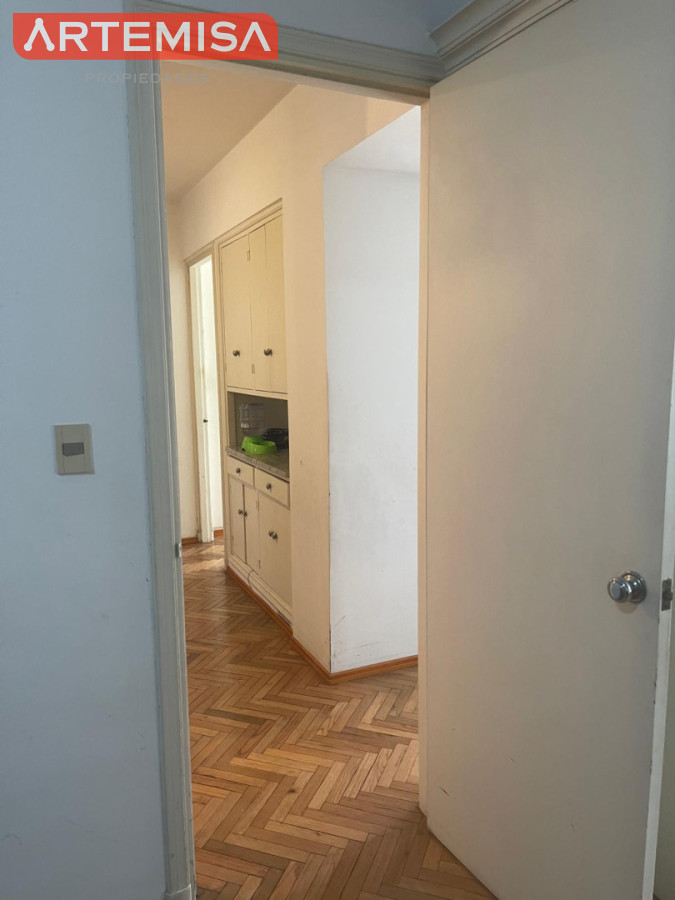 Apartamento ID.868 - Amplio apartamento de excelente construcción totalmente actualizado 3 dormitorios 