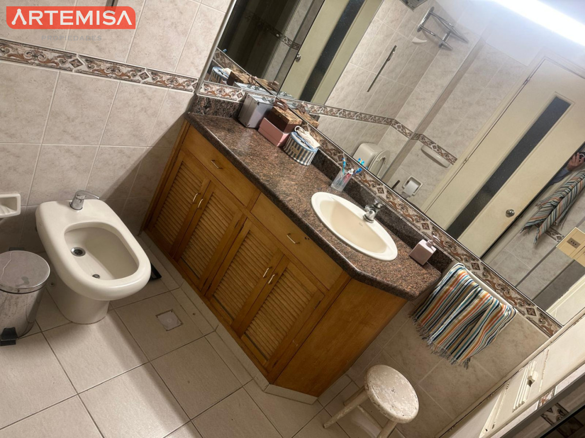 Apartamento ID.868 - Amplio apartamento de excelente construcción totalmente actualizado 3 dormitorios 