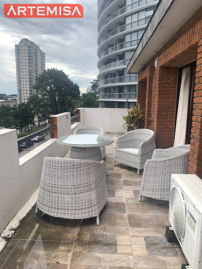Apartamento ID.736 - Pent-House Con amplio parrillero Propio. 