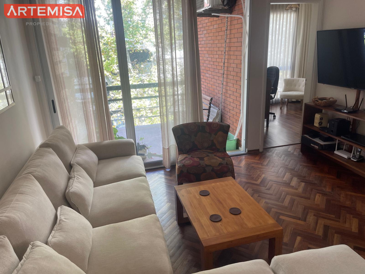 Apartamento ID.746 - Muy Iluminado y remodelado Apto 3 dorm. balcón y amplia terraza.