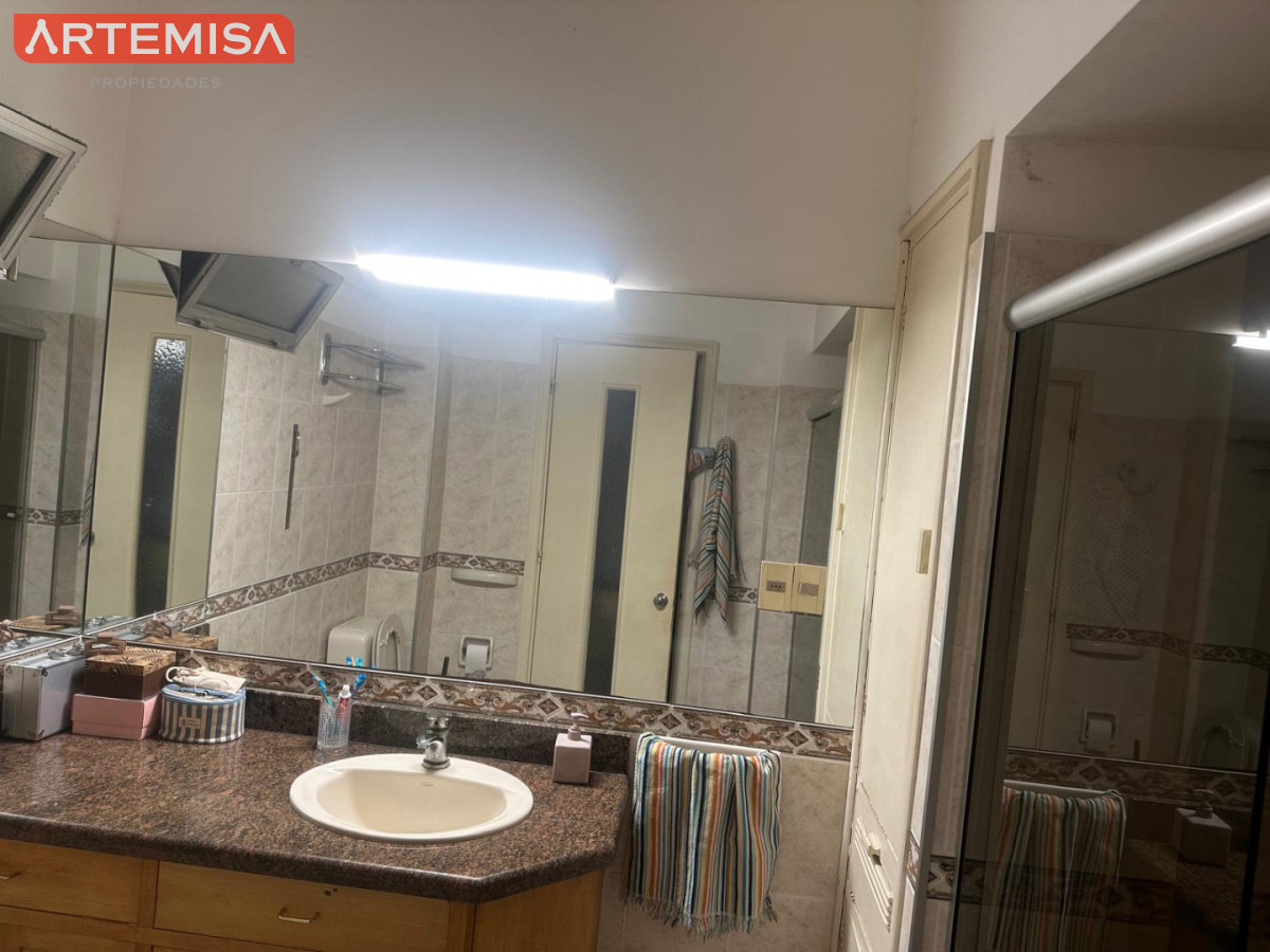 Apartamento ID.868 - Amplio apartamento de excelente construcción totalmente actualizado 3 dormitorios 