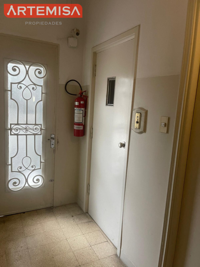 Apartamento ID.868 - Amplio apartamento de excelente construcción totalmente actualizado 3 dormitorios 