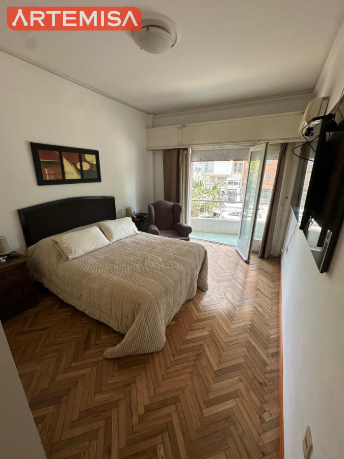 Apartamento ID.868 - Amplio apartamento de excelente construcción totalmente actualizado 3 dormitorios 