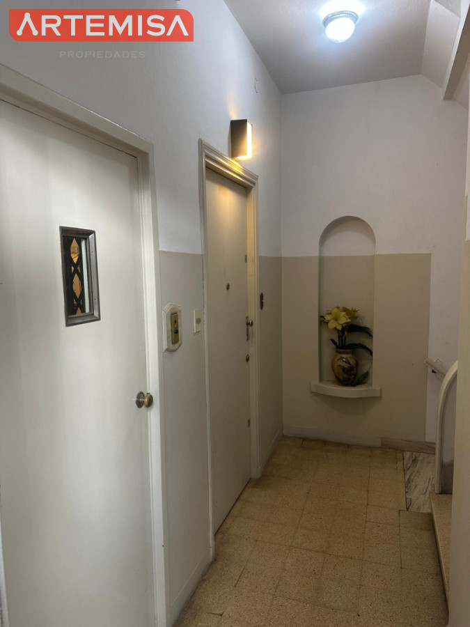 Apartamento ID.868 - Amplio apartamento de excelente construcción totalmente actualizado 3 dormitorios 