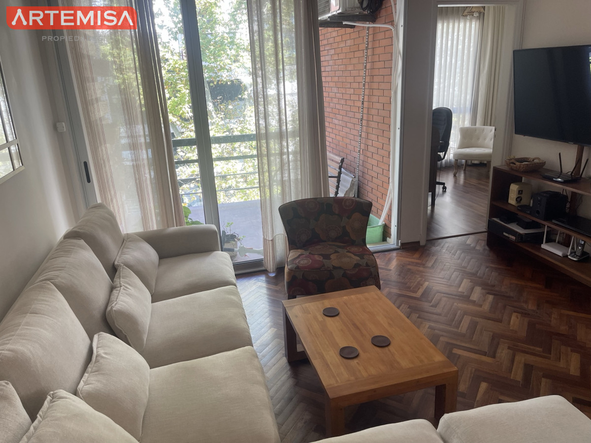 Apartamento ID.746 - Muy Iluminado y remodelado Apto 3 dorm. balcón y amplia terraza.
