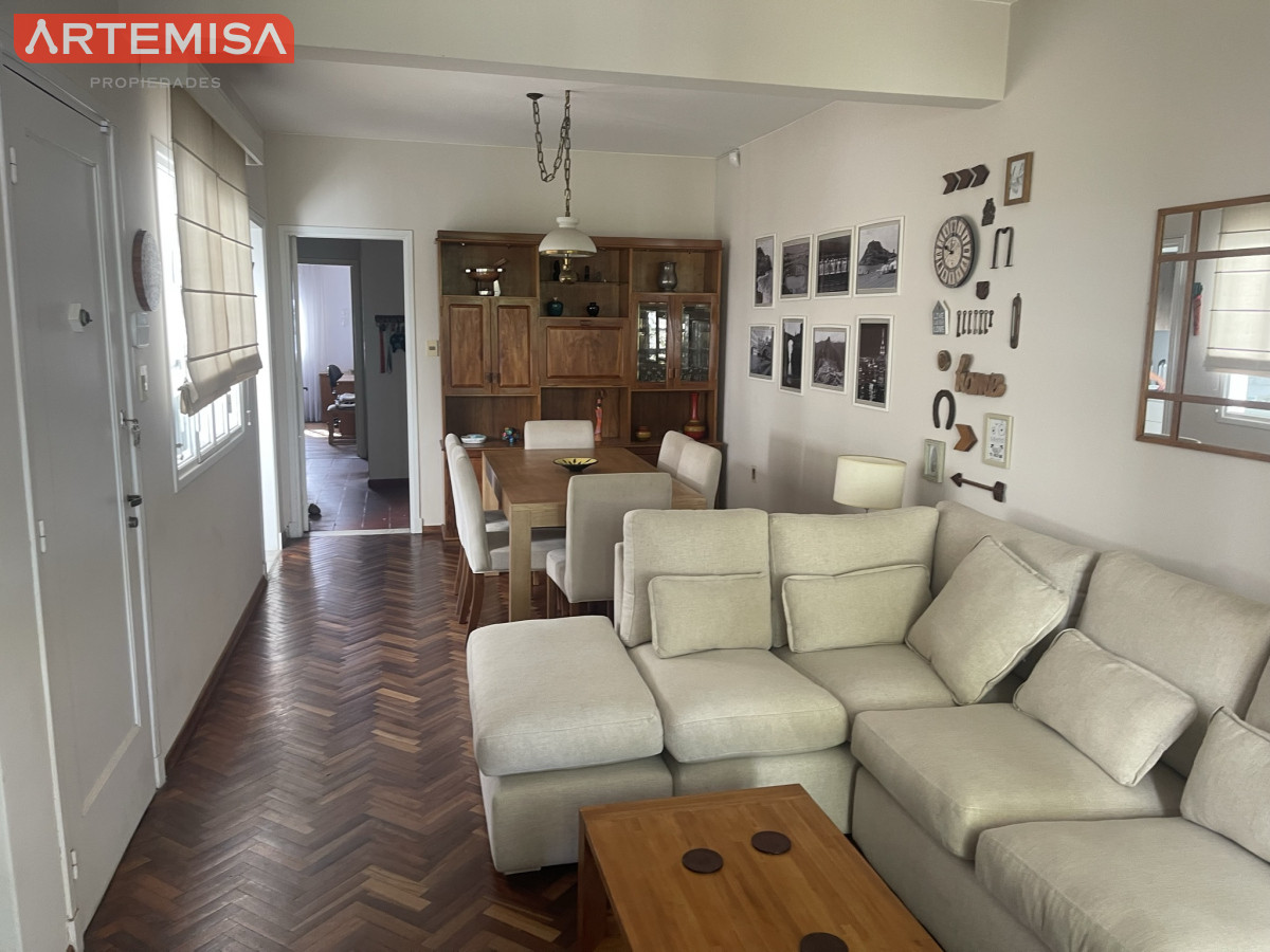 Apartamento ID.746 - Muy Iluminado y remodelado Apto 3 dorm. balcón y amplia terraza.