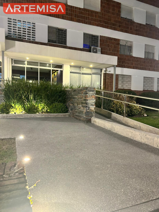 Apartamento ID.855 - Amplio e iluminado apartamento en Malvin 2/3 dormitorios y cocheras