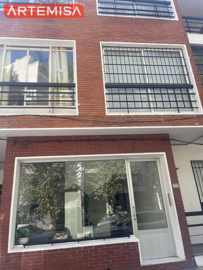 Apartamento ID.746 - Muy Iluminado y remodelado Apto 3 dorm. balcón y amplia terraza.