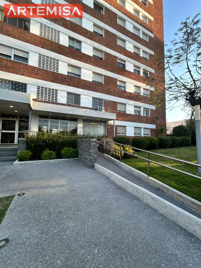 Apartamento ID.855 - Amplio e iluminado apartamento en Malvin 2/3 dormitorios y cocheras