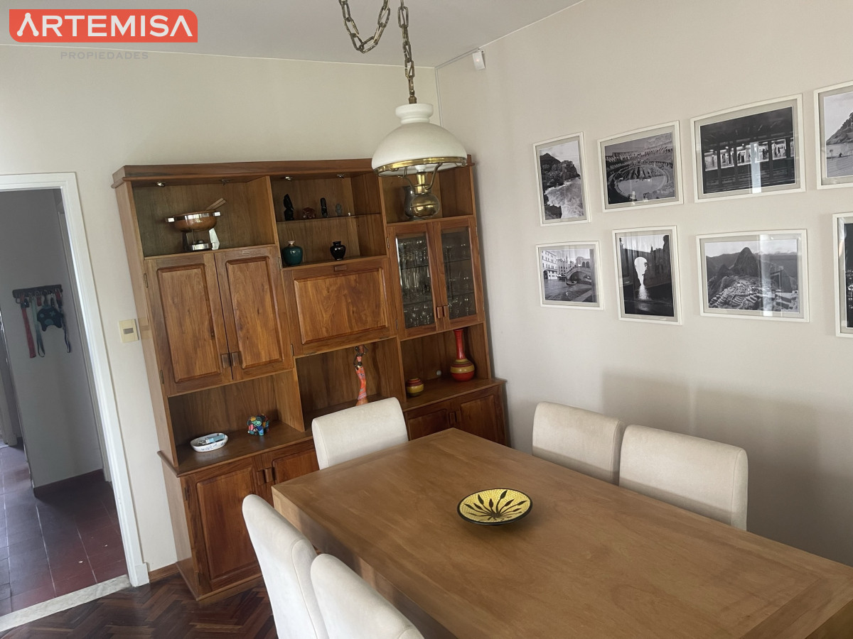 Apartamento ID.746 - Muy Iluminado y remodelado Apto 3 dorm. balcón y amplia terraza.