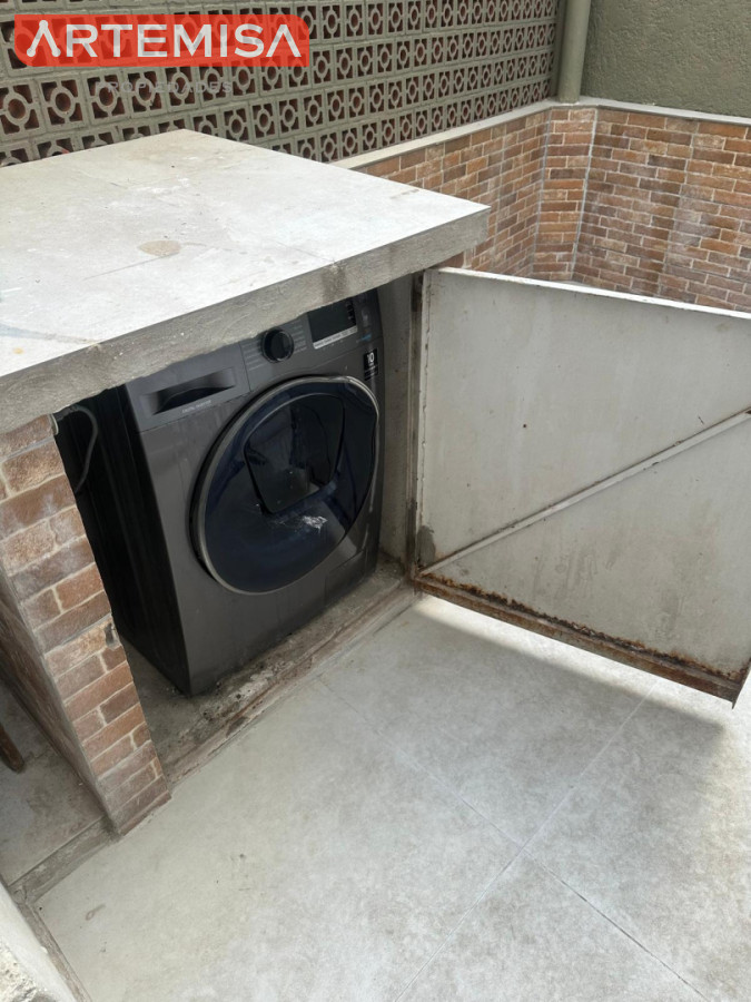 Apartamento ID.868 - Amplio apartamento de excelente construcción totalmente actualizado 3 dormitorios 