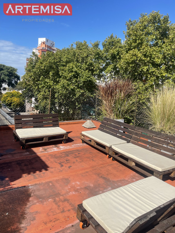 Apartamento ID.746 - Muy Iluminado y remodelado Apto 3 dorm. balcón y amplia terraza.