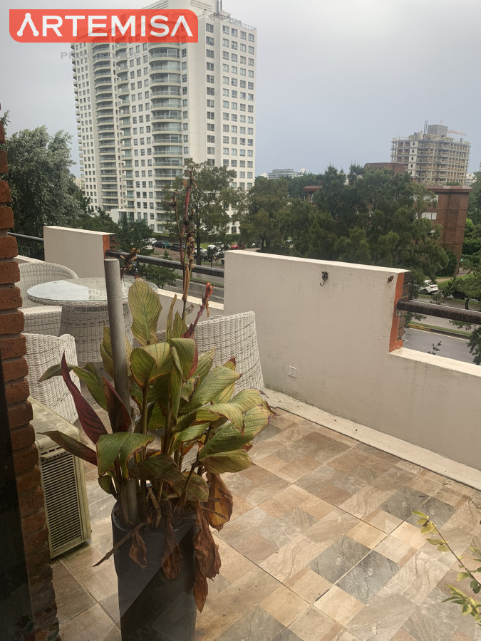 Apartamento ID.736 - Pent-House Con amplio parrillero Propio. 