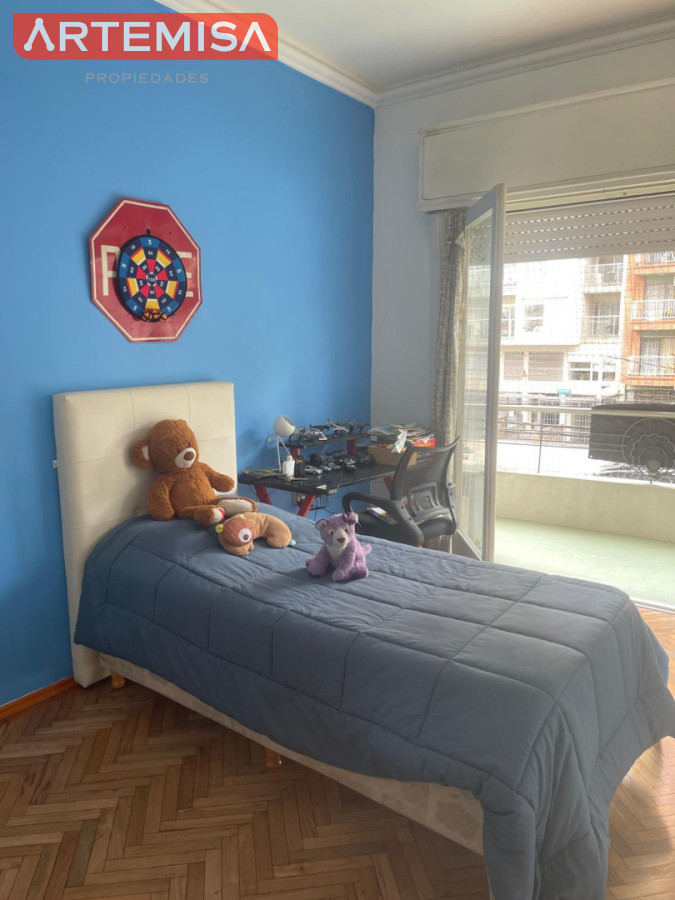 Apartamento ID.868 - Amplio apartamento de excelente construcción totalmente actualizado 3 dormitorios 