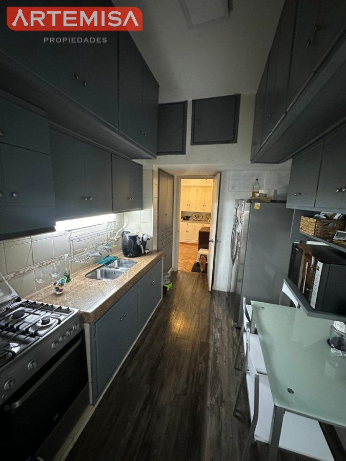 Apartamento ID.868 - Amplio apartamento de excelente construcción totalmente actualizado 3 dormitorios 