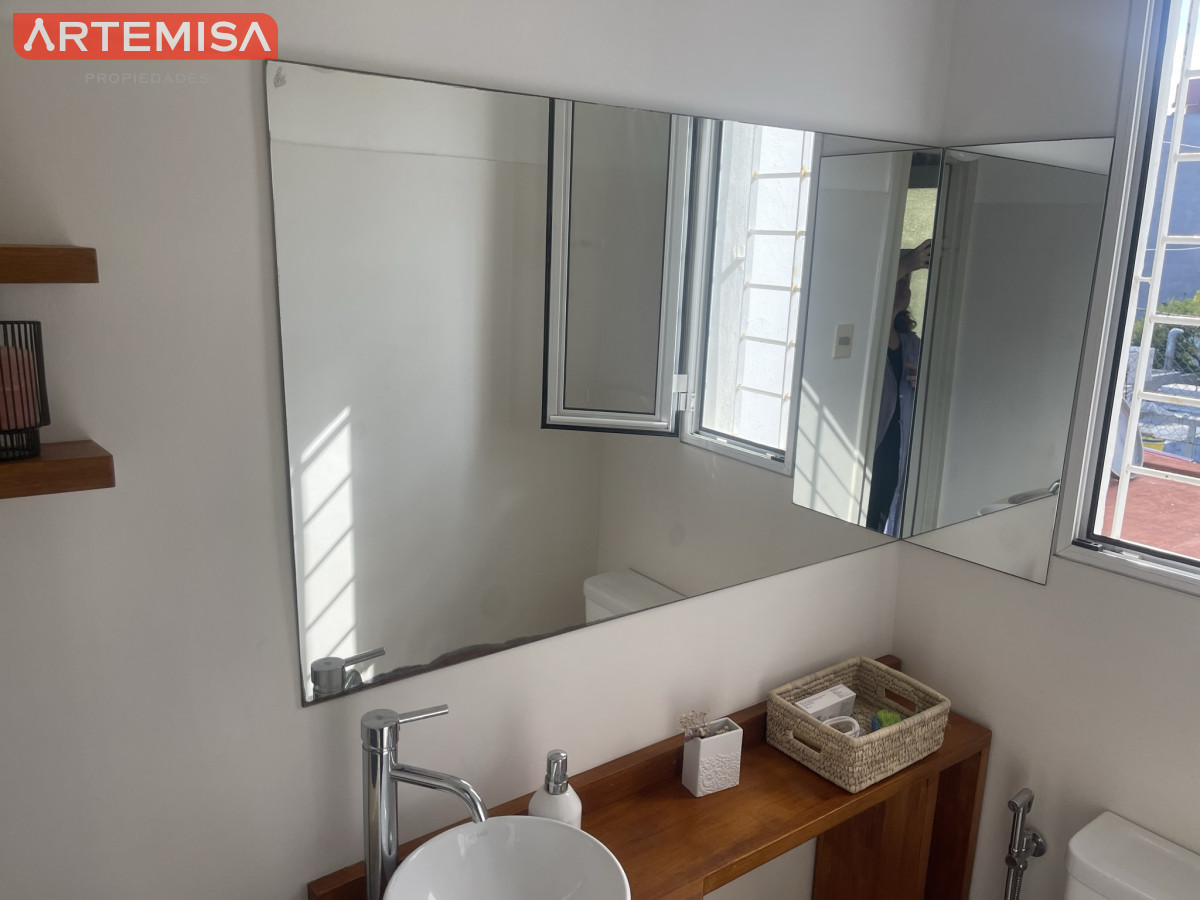 Apartamento ID.746 - Muy Iluminado y remodelado Apto 3 dorm. balcón y amplia terraza.