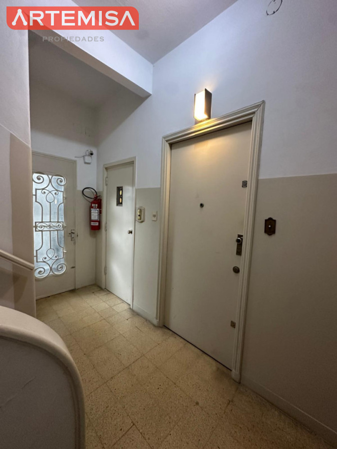 Apartamento ID.868 - Amplio apartamento de excelente construcción totalmente actualizado 3 dormitorios 