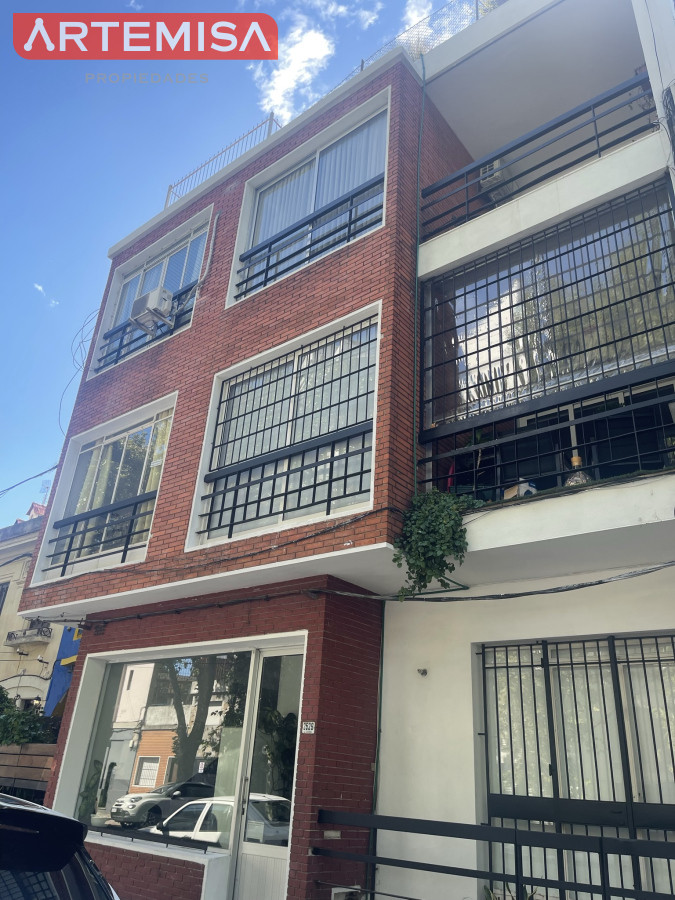 Apartamento ID.746 - Muy Iluminado y remodelado Apto 3 dorm. balcón y amplia terraza.