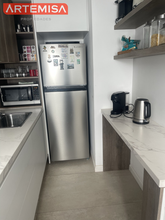 Apartamento ID.746 - Muy Iluminado y remodelado Apto 3 dorm. balcón y amplia terraza.