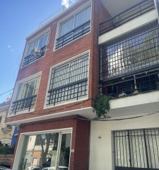 Muy Iluminado y remodelado Apto 3 dorm. balcón y amplia terraza.