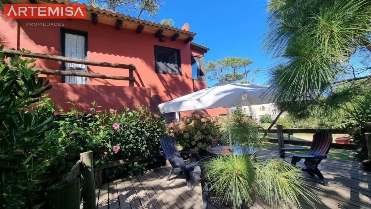 Casa ID.439 - vende un atractivo Complejo integrado por 3 viviendas independientes