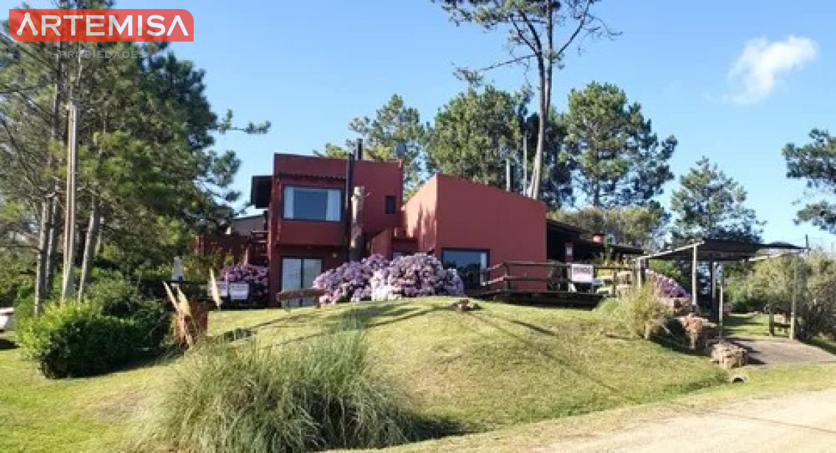 Casa ID.439 - vende un atractivo Complejo integrado por 3 viviendas independientes