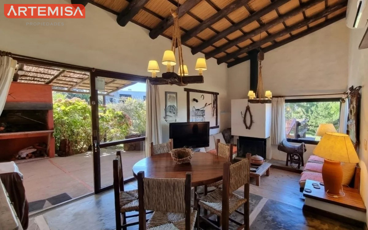 Casa ID.439 - vende un atractivo Complejo integrado por 3 viviendas independientes