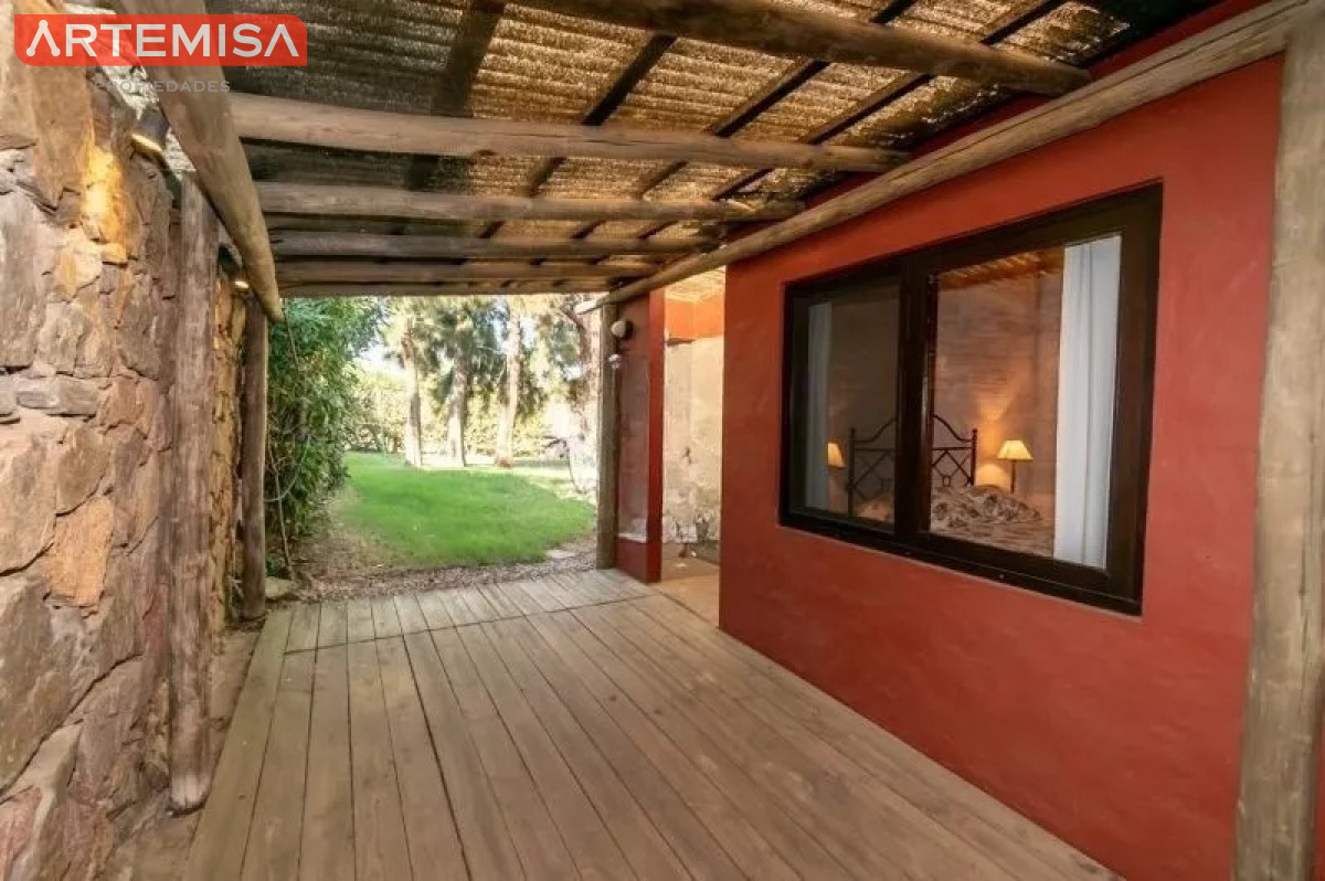 Casa ID.439 - vende un atractivo Complejo integrado por 3 viviendas independientes