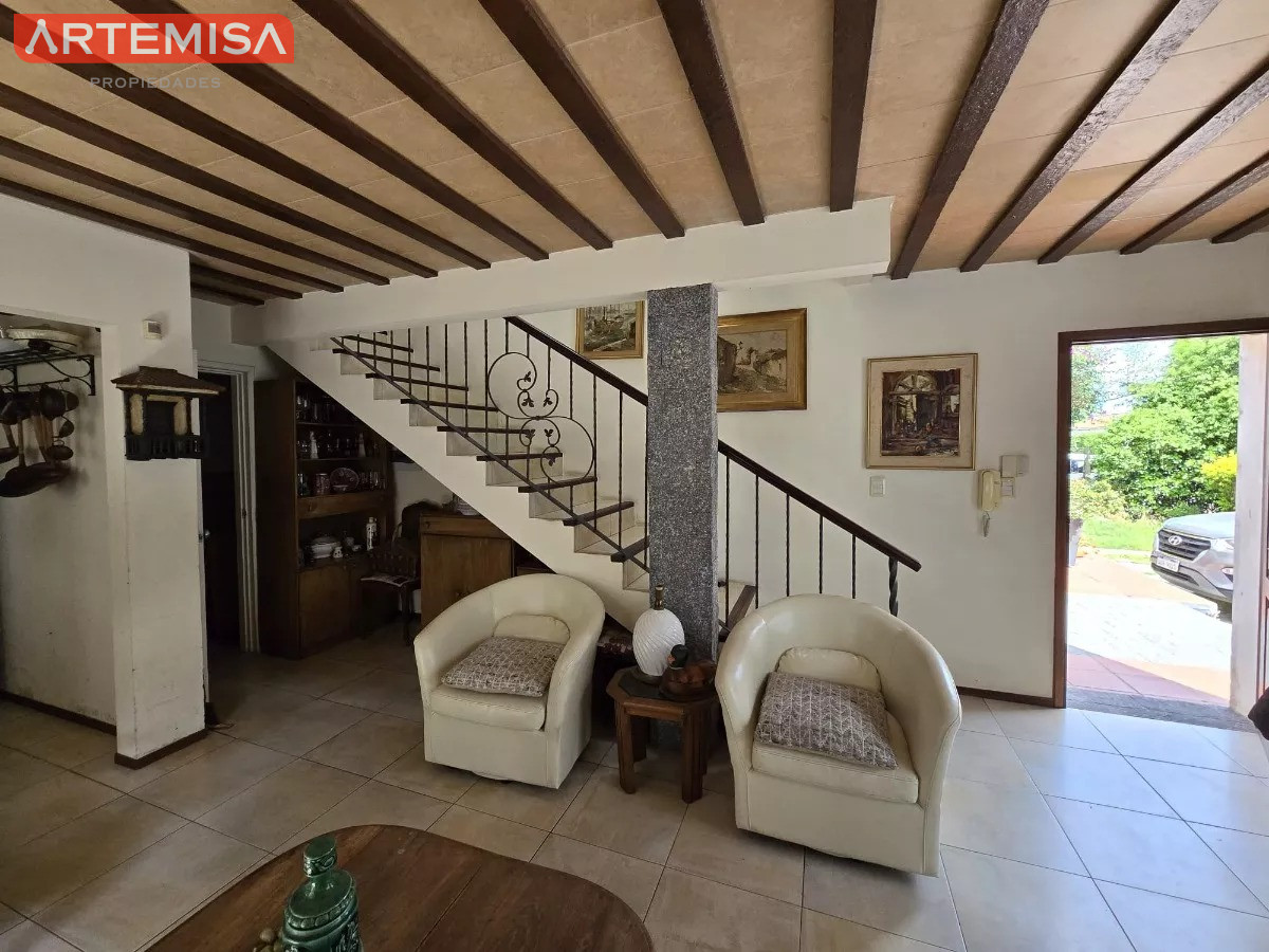 Casa ID.422 - Se vende casa de 2 dormitorios 2 baños Punta Gorda