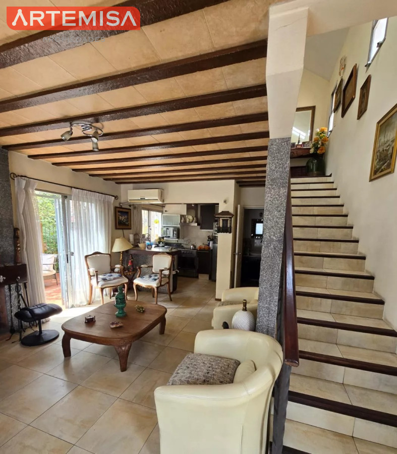 Casa ID.422 - Se vende casa de 2 dormitorios 2 baños Punta Gorda