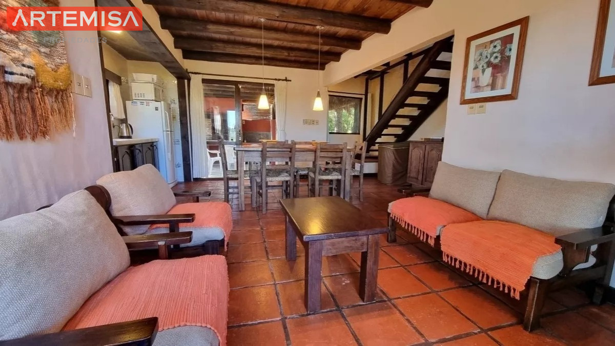 Casa ID.439 - vende un atractivo Complejo integrado por 3 viviendas independientes