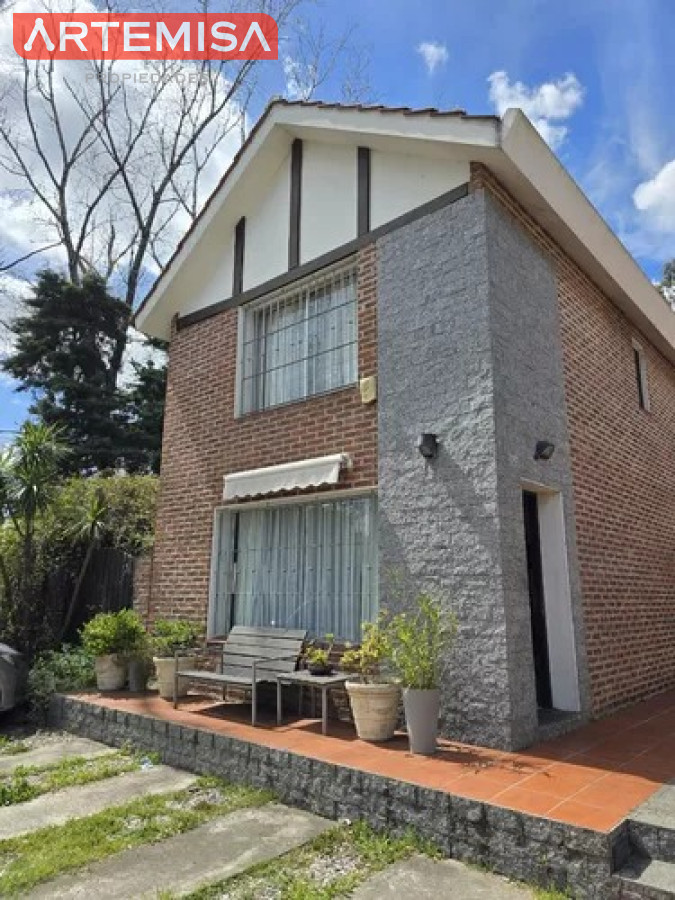 Casa ID.422 - Se vende casa de 2 dormitorios 2 baños Punta Gorda