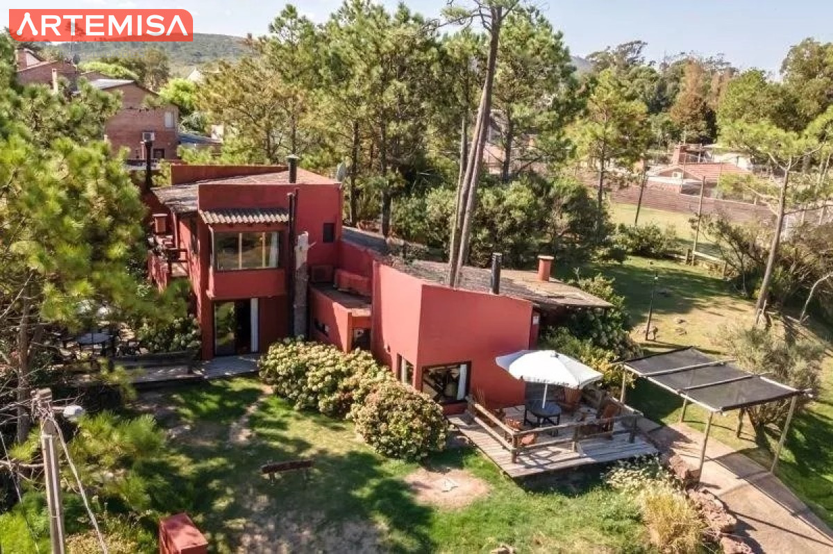 Casa ID.439 - vende un atractivo Complejo integrado por 3 viviendas independientes