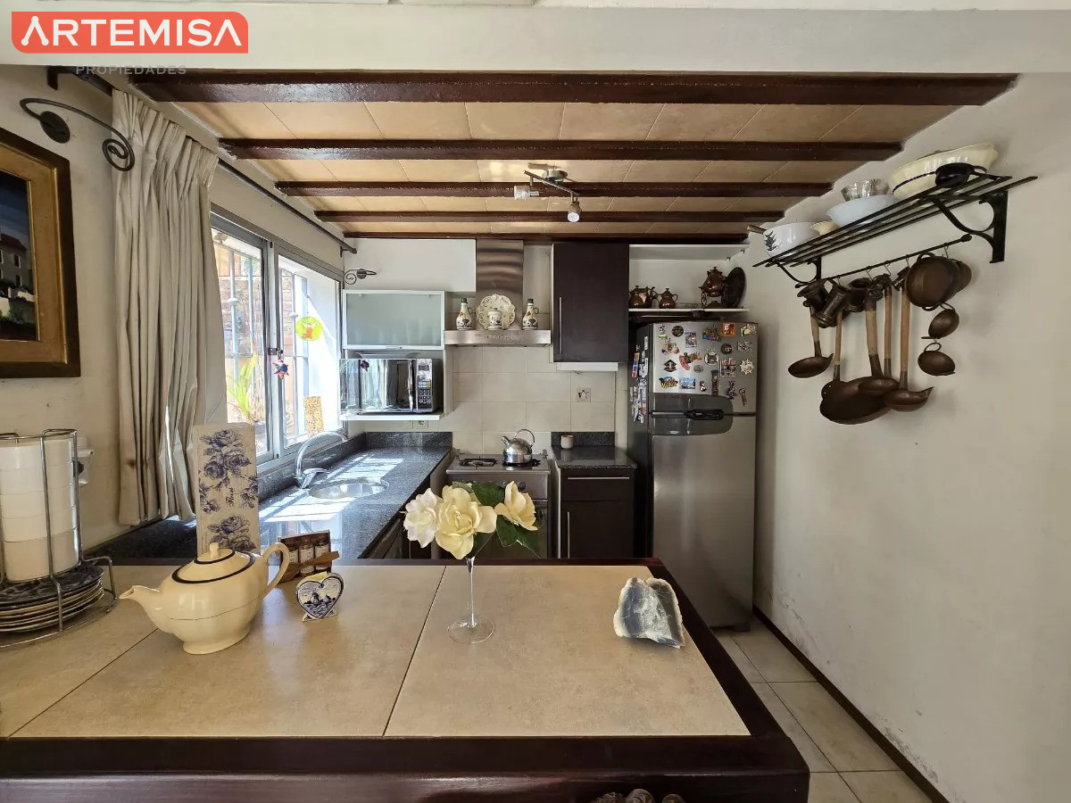 Casa ID.422 - Se vende casa de 2 dormitorios 2 baños Punta Gorda