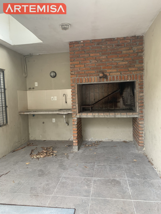 Casa ID.958 - Se alquila hermosa casa 2 dormitorios, estufa a leña, parillero y lugar para el auto