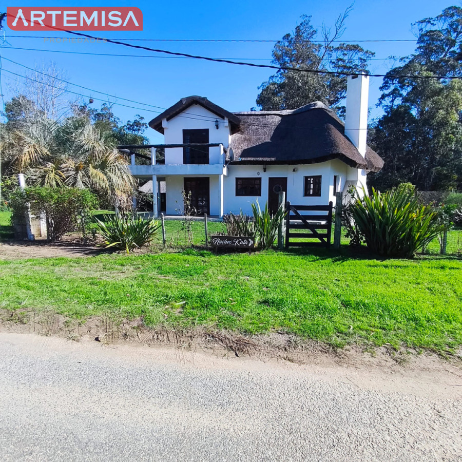 Casa ID.981 - CASA ESTILO TRADICIONAL TECHO ALTO