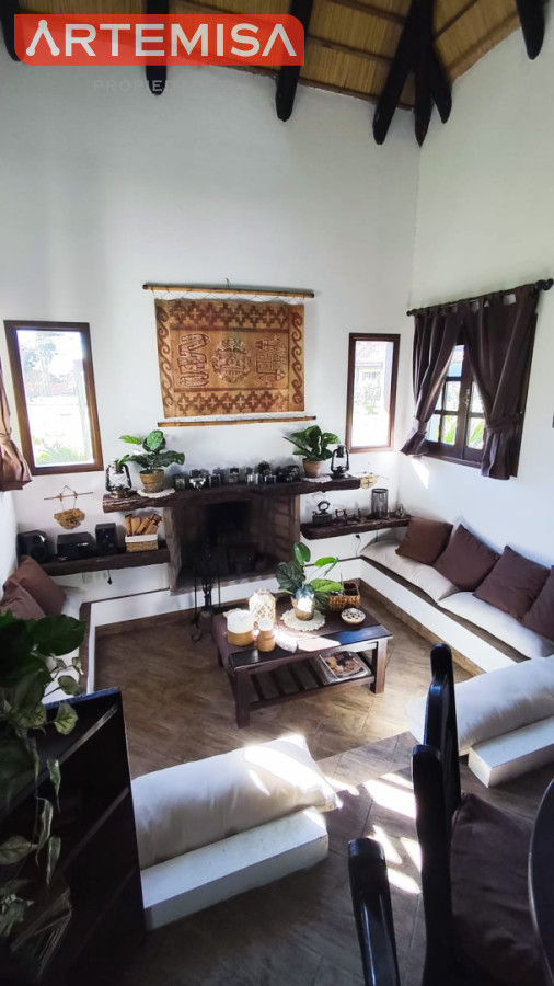 Casa ID.981 - CASA ESTILO TRADICIONAL TECHO ALTO