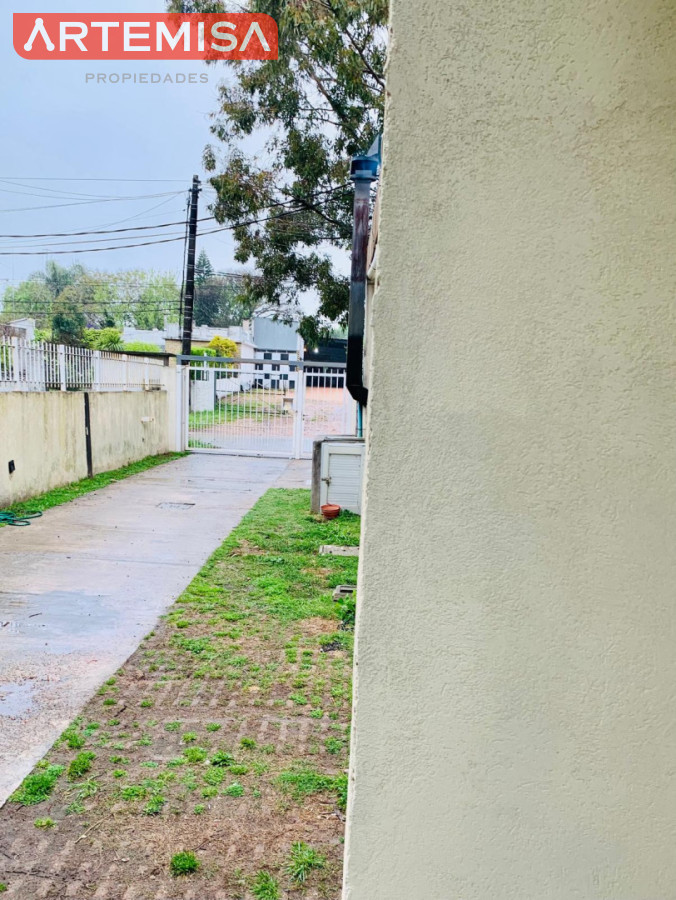 Casa ID.958 - Se alquila hermosa casa 2 dormitorios, estufa a leña, parillero y lugar para el auto